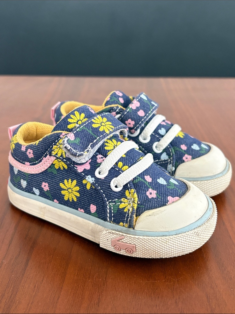 See Kai Run Kristin Sneaker, flowers and hearts, size 5